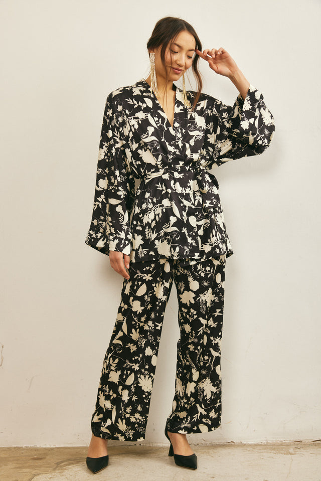 מכנסי סאטן מתרחבים שחור שמנת