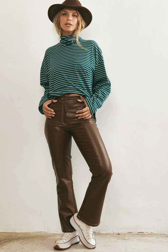 מכנסי דמוי עור מתרחבים חומים