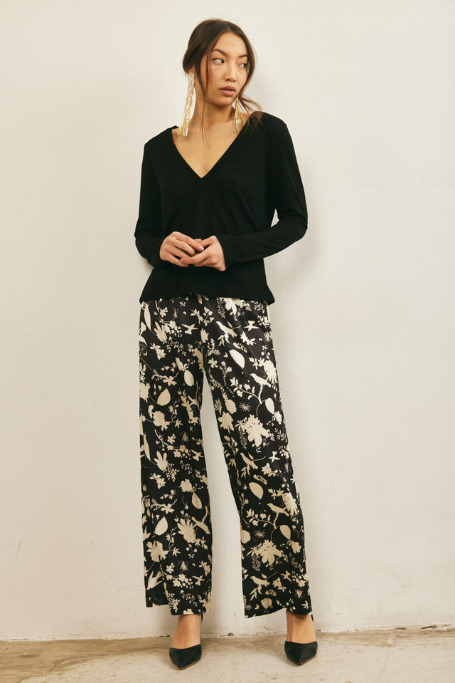 מכנסי סאטן מתרחבים שחור שמנת