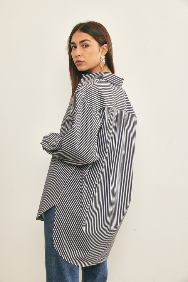 חולצה מכופתרת בויפרנד פסים שחור לבן
