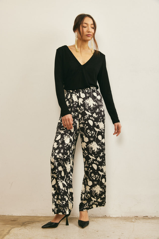 מכנסי סאטן מתרחבים שחור שמנת