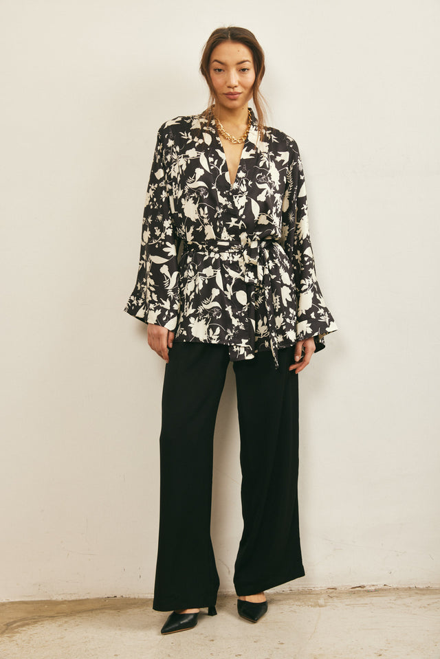 מכנסי סאטן מתרחבים שחורים