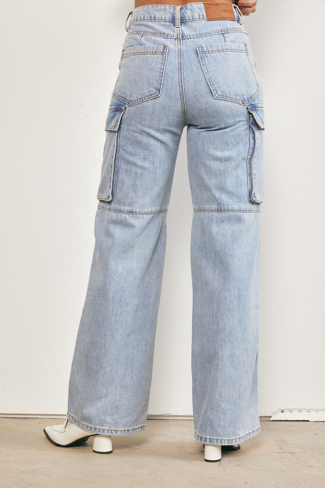 מכנסי ג'ינס קייט גזרת CARGO כחול בהיר