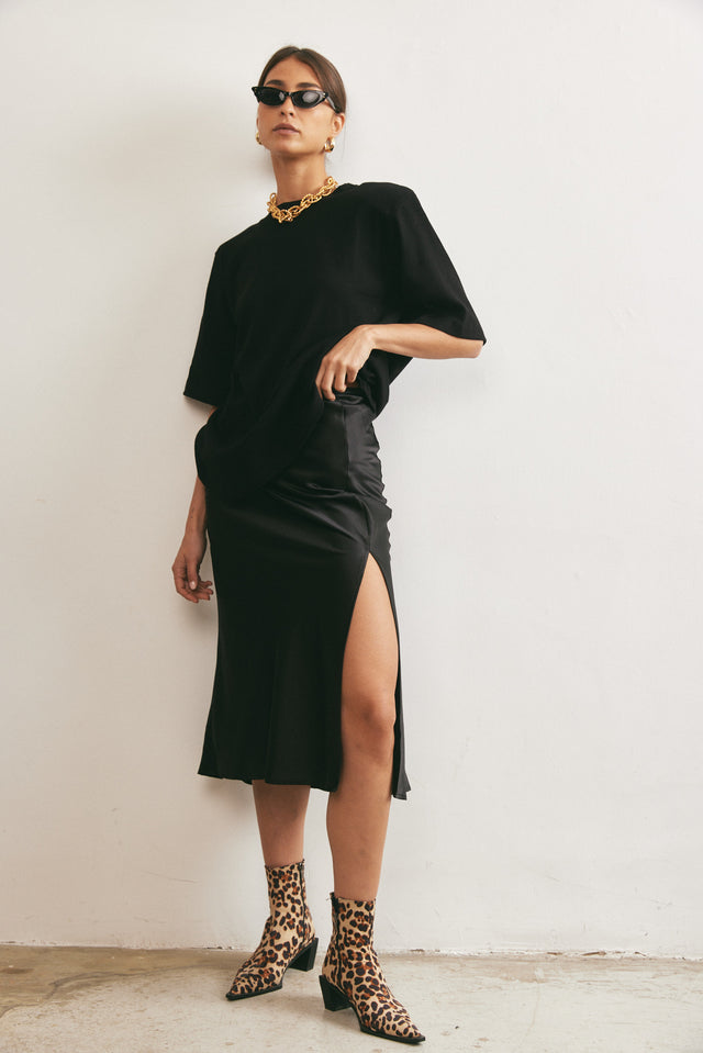 חצאית בוני סאטן שחורה