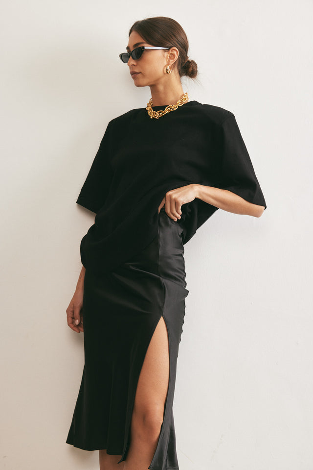 חצאית בוני סאטן שחורה