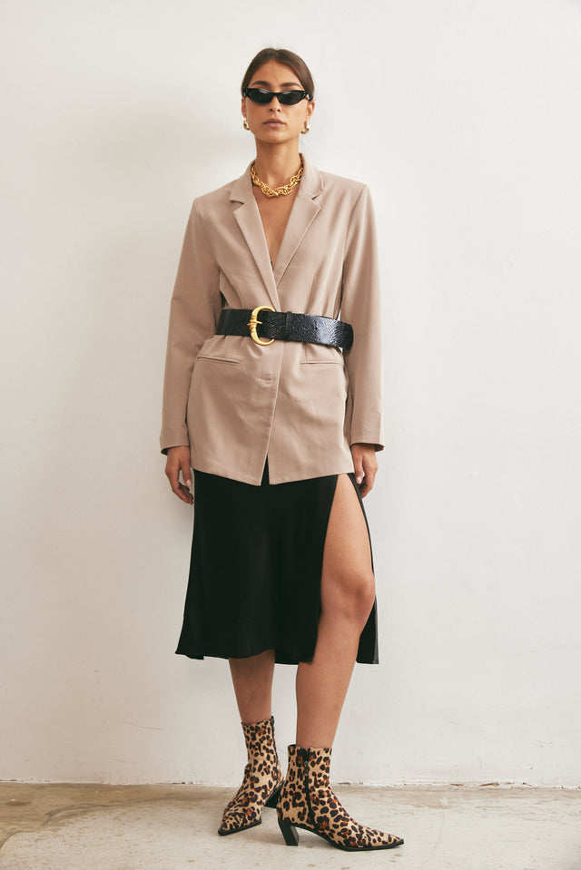 חצאית בוני סאטן שחורה