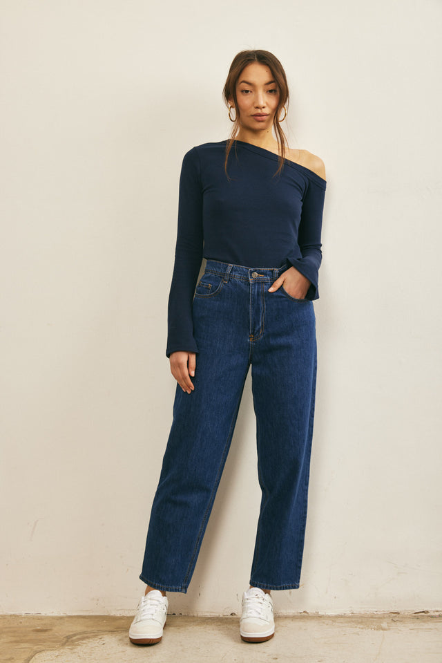 חולצה אוף שולדר אסימטרית שרוולי פעמון נייבי