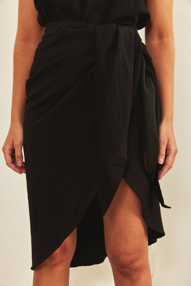 חצאית מעטפת מונאקו שחורה