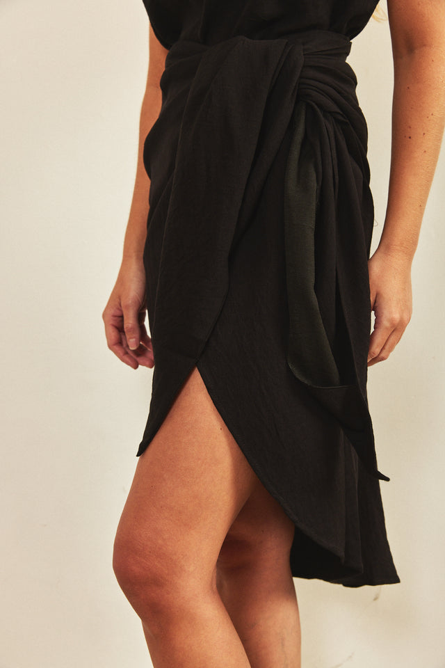 חצאית מעטפת מונאקו שחורה