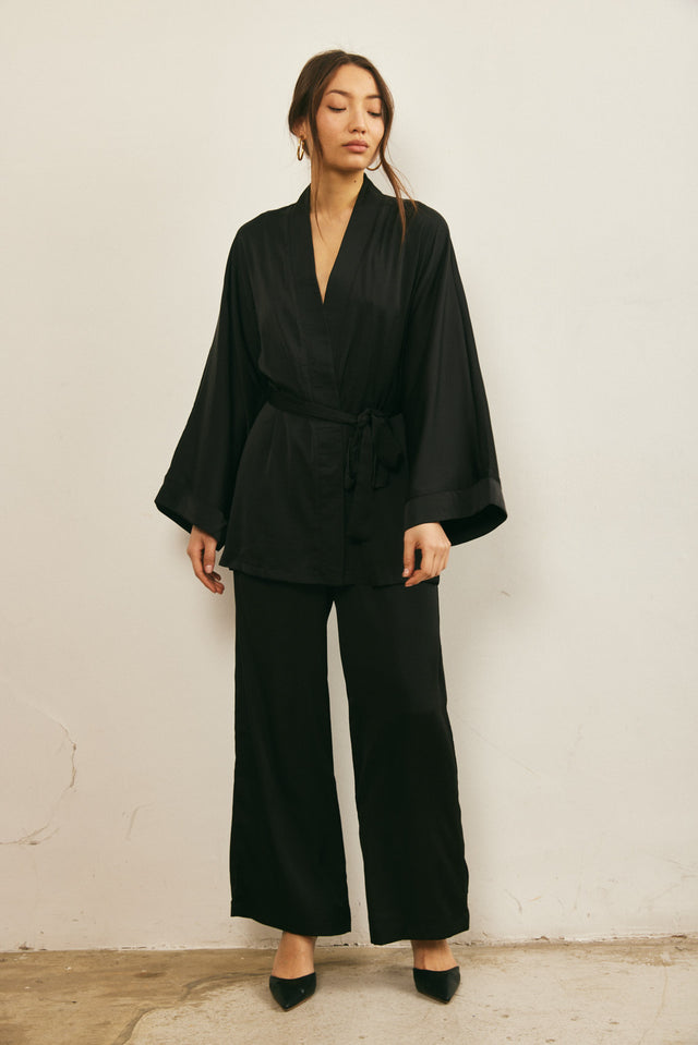 מכנסי סאטן מתרחבים שחורים