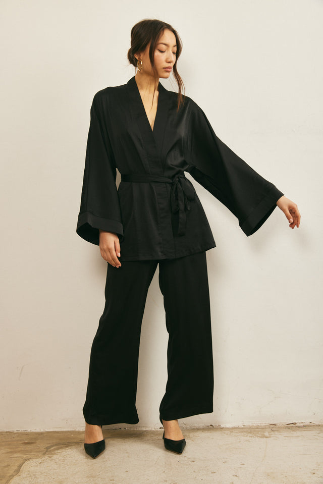 מכנסי סאטן מתרחבים שחורים