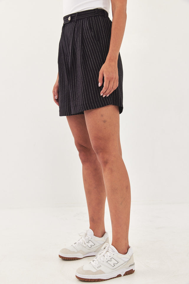 מכנסי ברמודה מחויטים פשתן פסים שחור