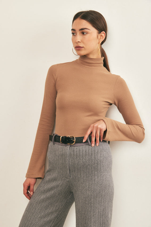 חולצת בייסיק שרוולי פעמון ארוכה ASPEN קאמל