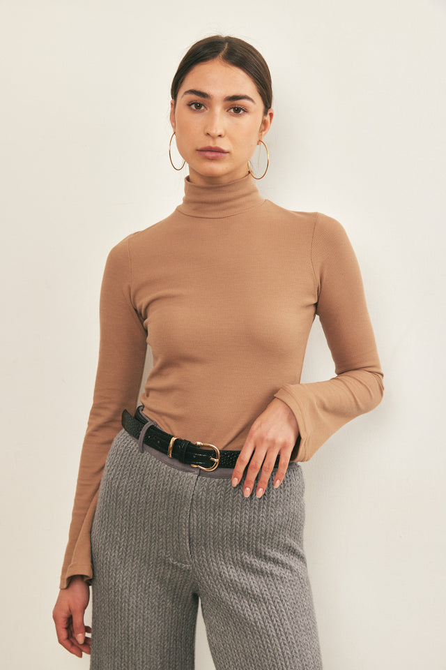 חולצת בייסיק שרוולי פעמון ארוכה ASPEN קאמל