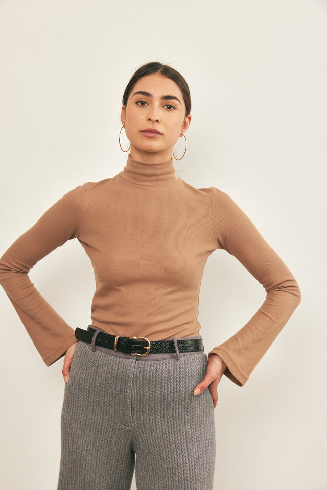 חולצת בייסיק שרוולי פעמון ארוכה ASPEN קאמל