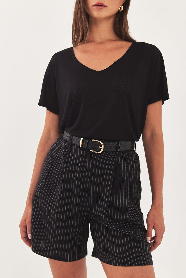 מכנסי ברמודה מחויטים פשתן פסים שחור