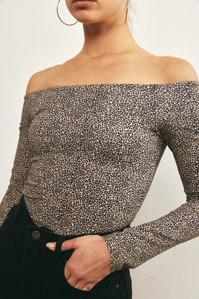 חולצה ארוכה אוף שולדרס מנומרת