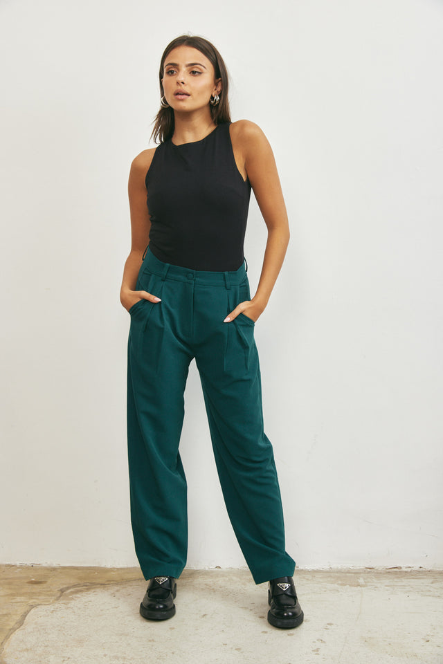 בגד גוף בייסיק גב פתוח שחור