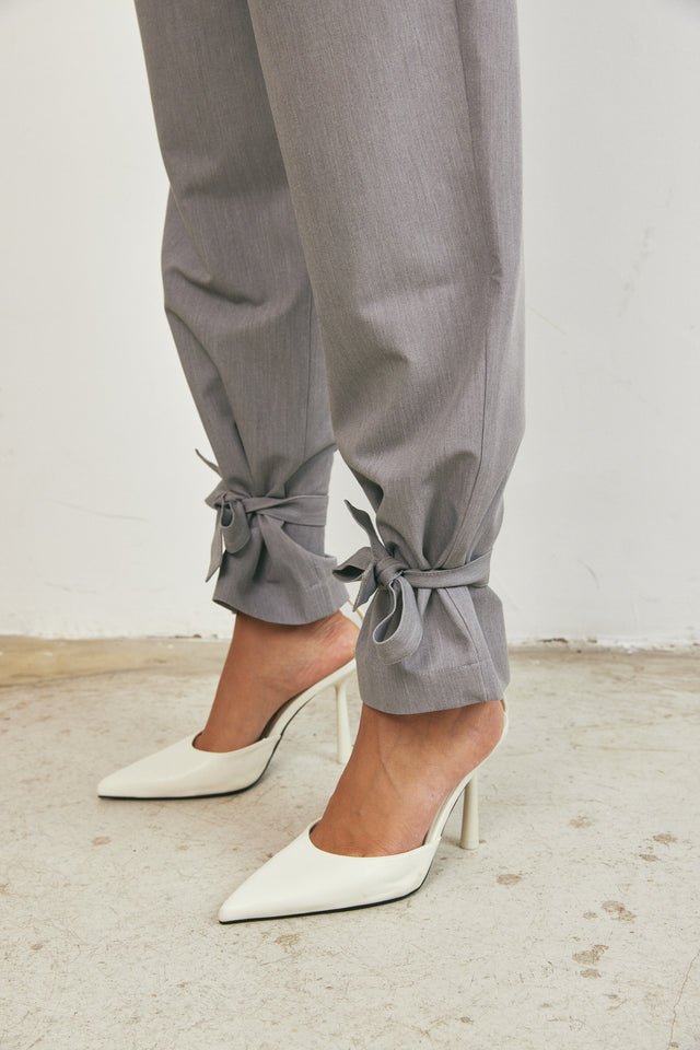 מכנסיים מחויטים מותניים נמוכות אפור קלאסי