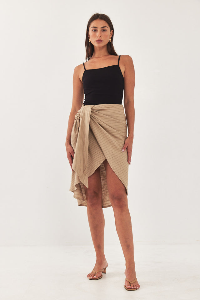 גופיית ריב טופ פנימי אמה שחורה