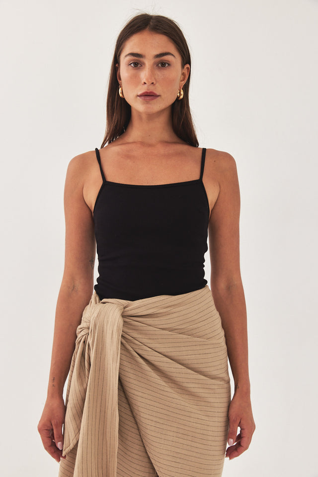 גופיית ריב טופ פנימי אמה שחורה