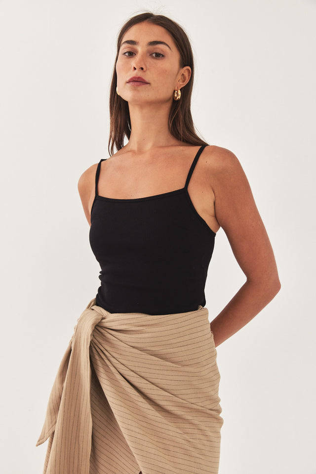 גופיית ריב טופ פנימי אמה שחורה