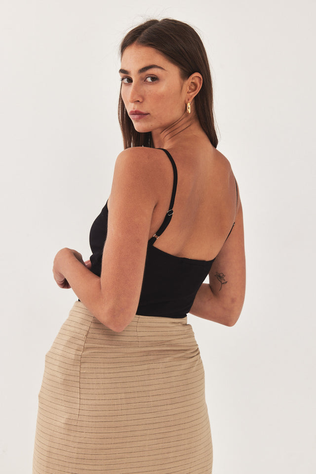 גופיית ריב טופ פנימי אמה שחורה