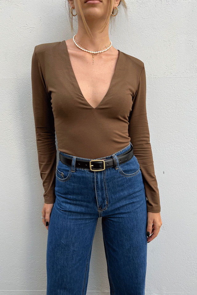 בגד גוף מפתח V עמוק כריות חום