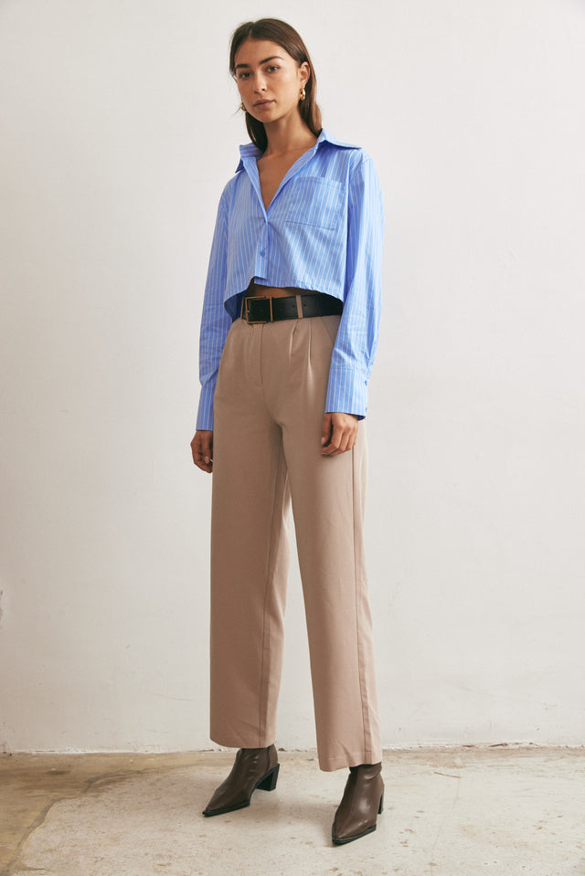 מכנסיים מחויטים בז' סיזאן