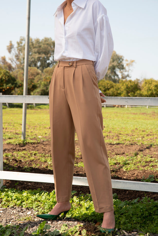 מכנסיים מחוייטים סינמון קאמל