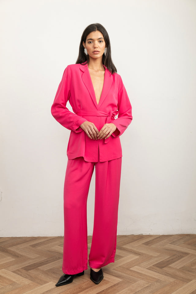 מכנסיים מחוייטים מתרחבים קוסמו ורודים