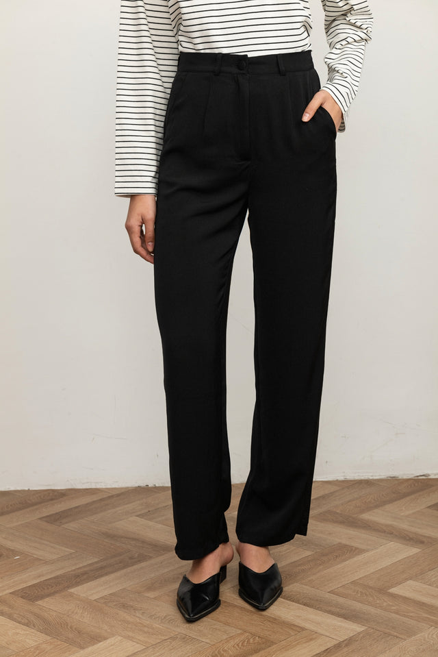 מכנסיים מחויטים פוליטן שחורים