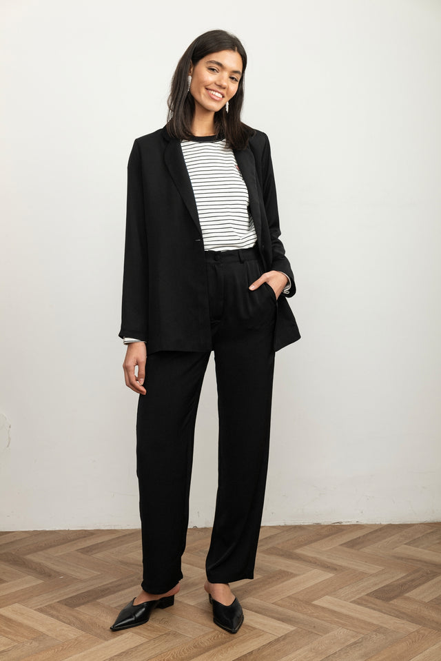 מכנסיים מחויטים פוליטן שחורים