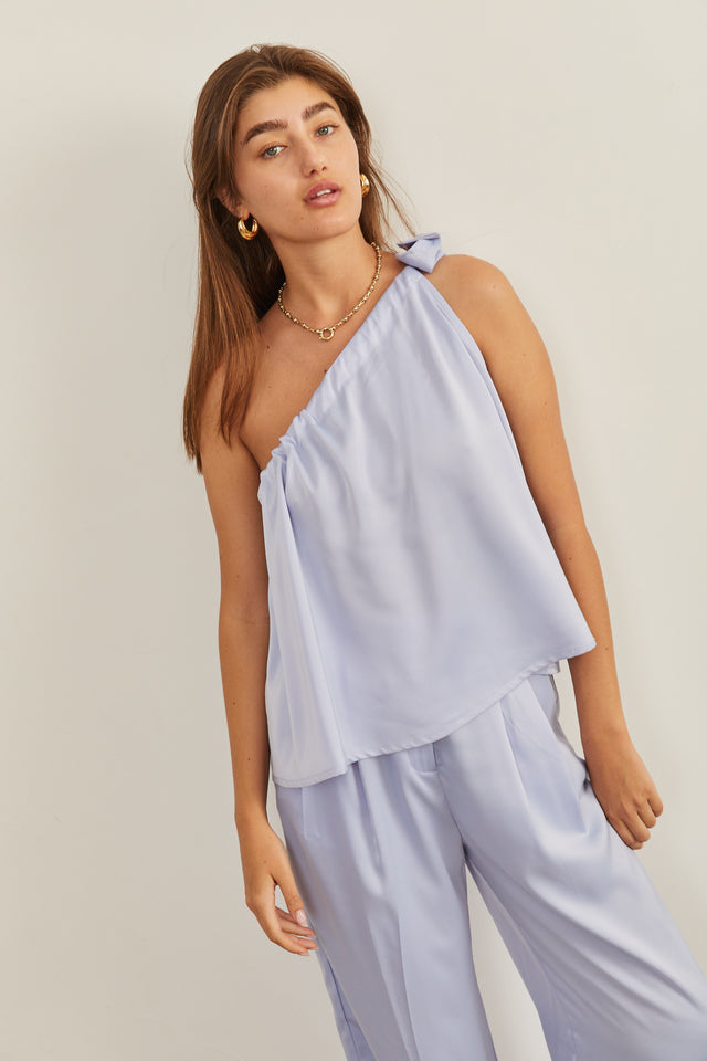 גופיית וואן שולדר אלואיז סאטן תכלת