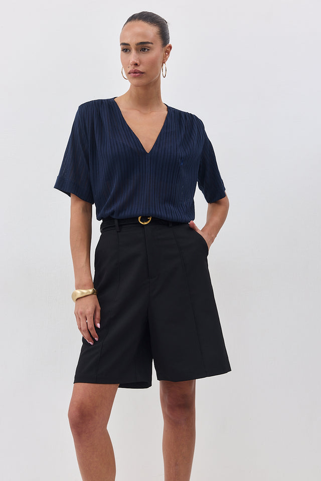 חולצה מפתח וי כיווצים קצרה נייבי