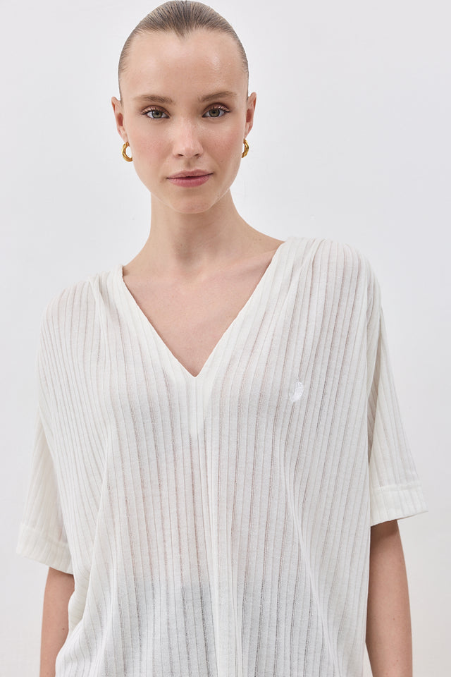 חולצה מפתח וי כיווצים קצרה קרם