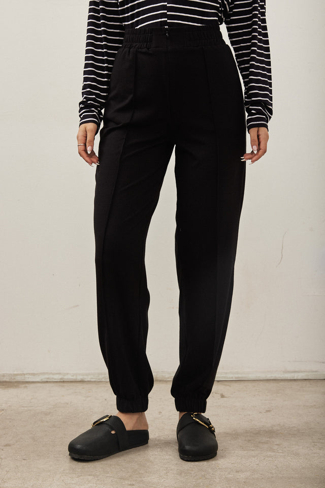 מכנסי ג'וגר מודל מחויטים שחורים