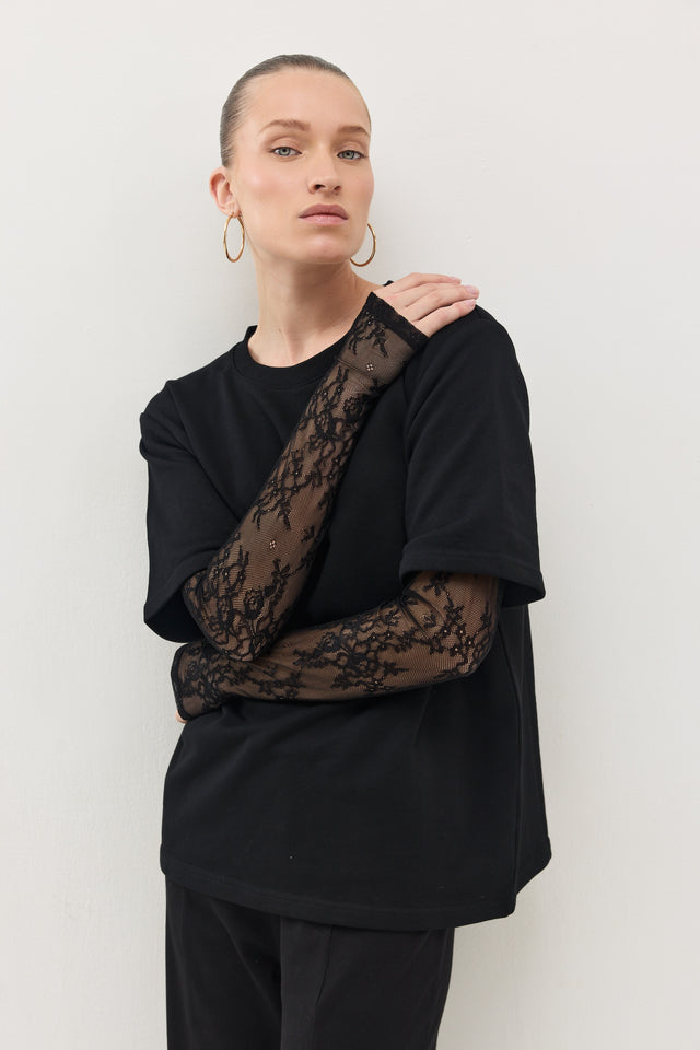 חולצת באטר שרוולי תחרה מתחלפים שחור-לבן