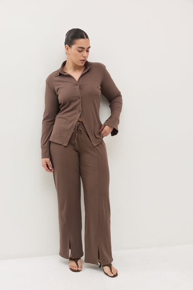 מכנסי קקאו ריב פתח קדמי חום טראפל