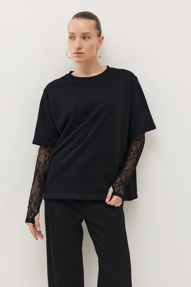 חולצת באטר שרוולי תחרה מתחלפים שחור-לבן