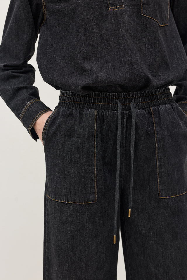 מכנסי ג'ינס זואי גומי במתניים וואש שחור