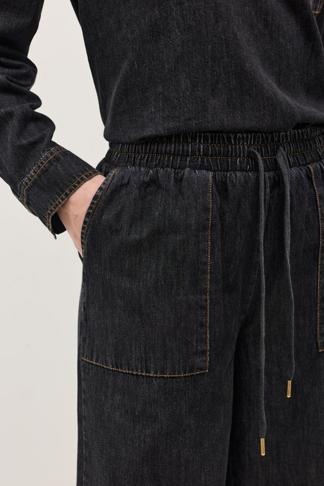 מכנסי ג'ינס זואי גומי במתניים וואש שחור