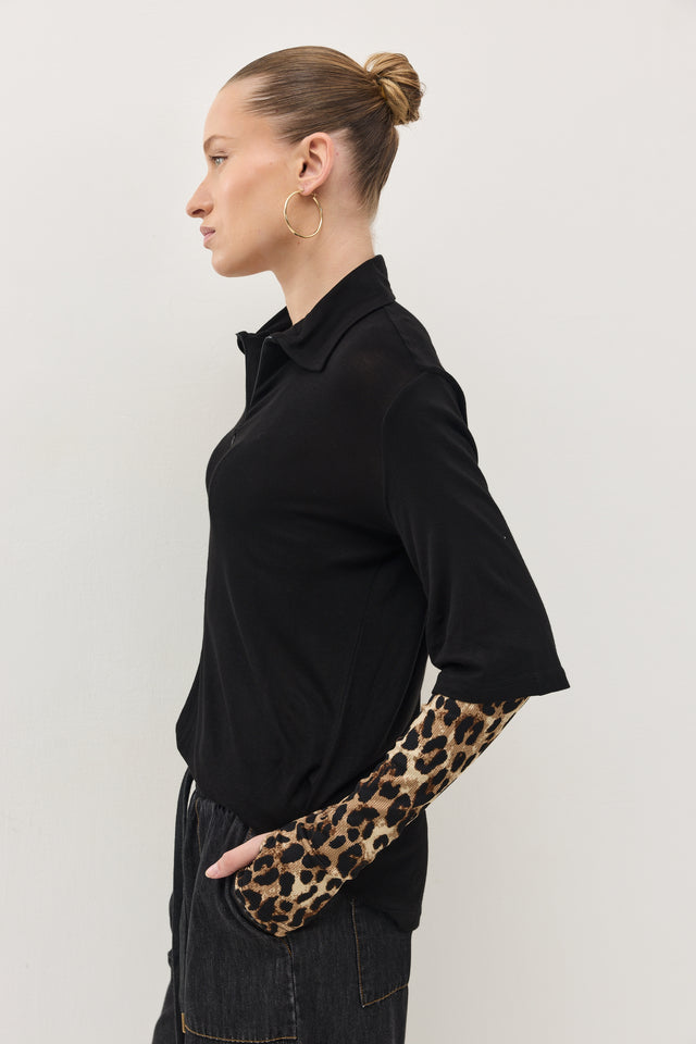 חולצת ספרינג רול שרוולים מנומרים שחורה