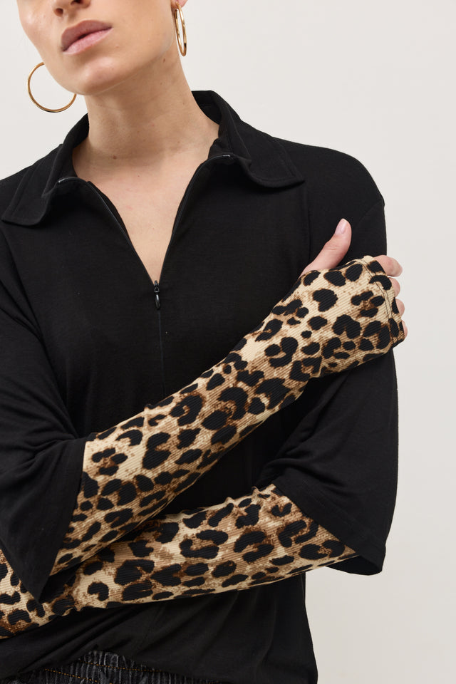 חולצת ספרינג רול שרוולים מנומרים שחורה