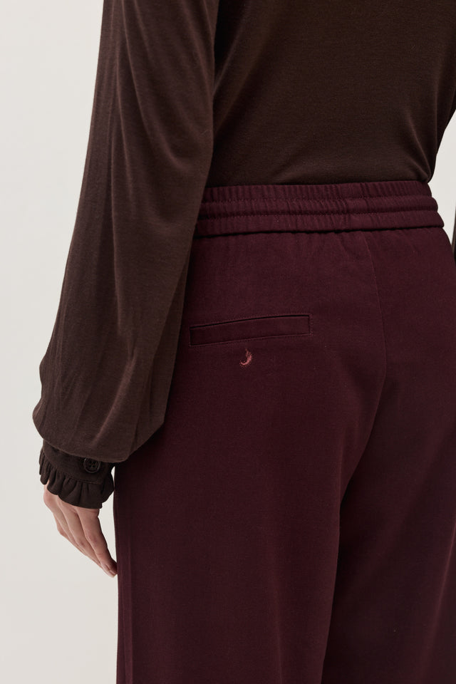 מכנסיים מחוייטים בריוש גומי בורגנדי