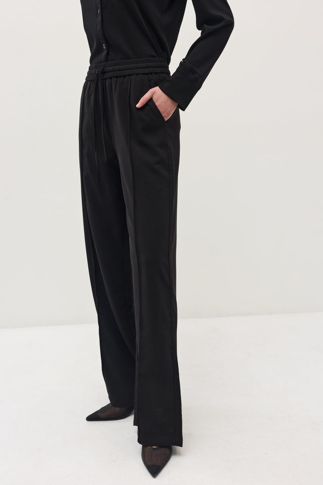 מכנסיים מחוייטים בריוש גומי שחורים