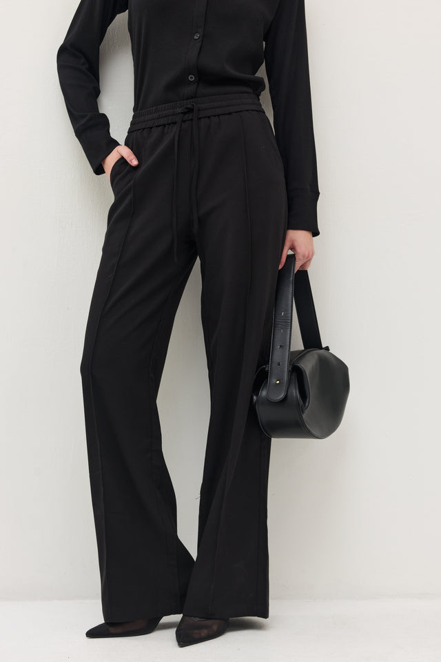 מכנסיים מחוייטים בריוש גומי שחורים