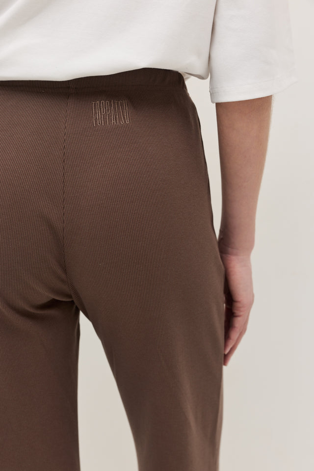 מכנסי קקאו ריב פתח קדמי חום טראפל