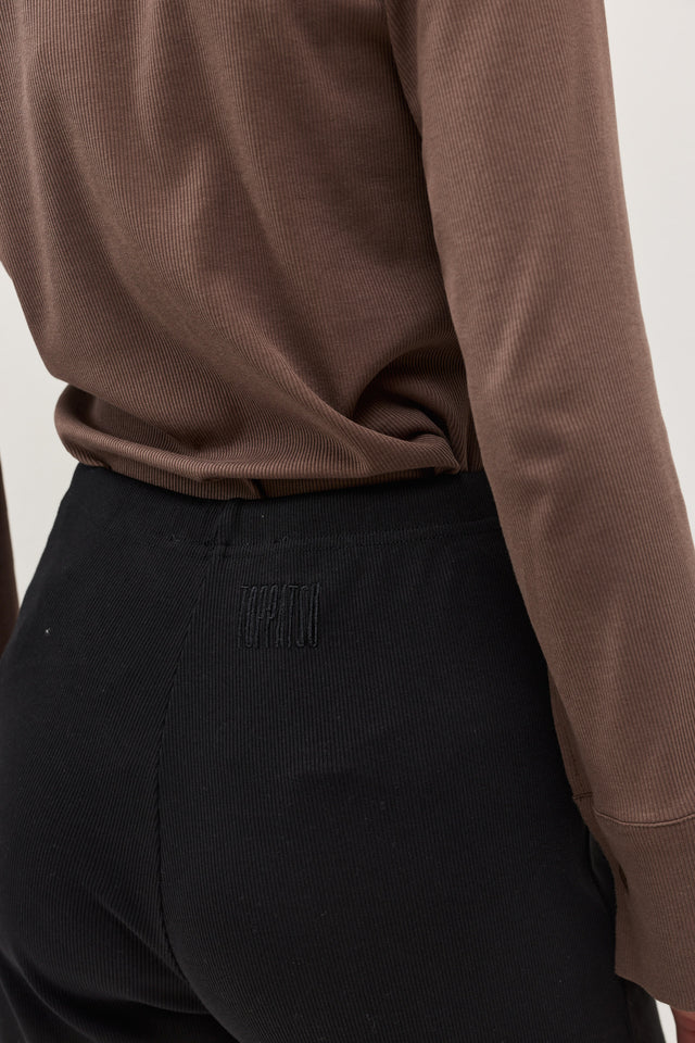 מכנסי קקאו ריב פתח קדמי שחורים