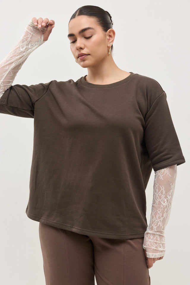 חולצת באטר שרוולי תחרה מתחלפים שחור-לבן